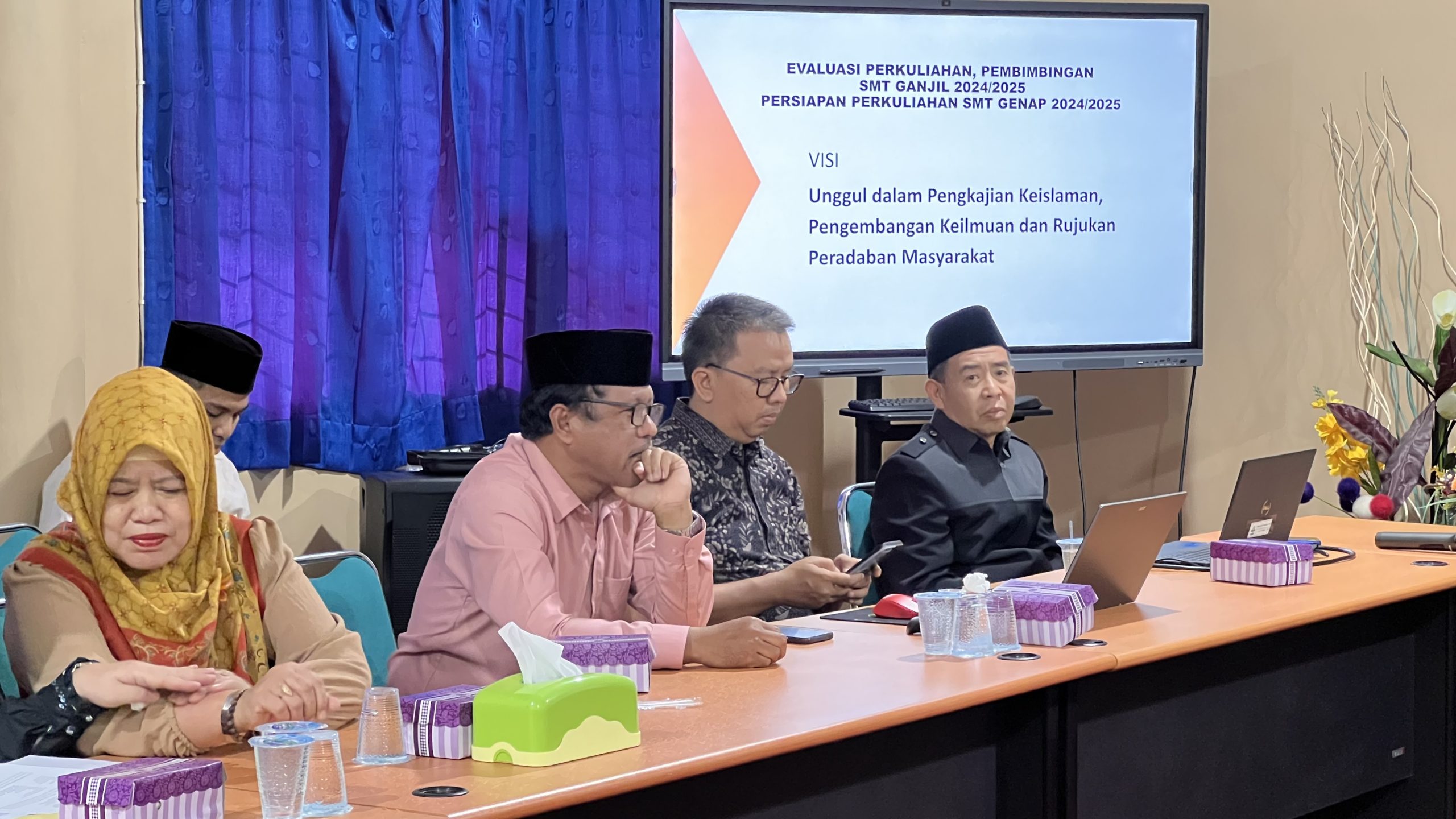 Evaluasi Persiapan Perkuliahan dan Pembimbingan Semester Genap 2024/2025 Pascasarjana UINSI Samarinda