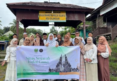 Program Pascasarjana Universitas Islam Negeri Sultan Aji Muhammad Idris (UINSI) Samarinda melalui mahasiswa Pai 1 melaksanakan kegiatan Jejak Islam sebagai bagian dari mata kuliah Sejarah Peradaban Islam. Kegiatan ini mengambil bentuk studi lapangan dengan menelusuri jejak sejarah masuknya Islam di Samarinda.