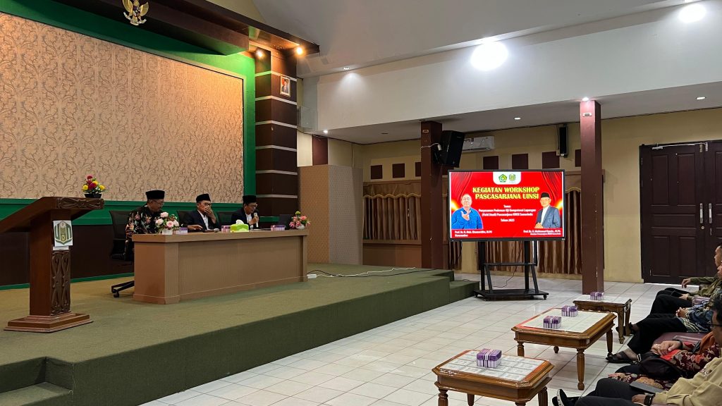 Pascasarjana Universitas Islam Negeri Sultan Aji Muhammad Idris (UINSI) Samarinda menyelenggarakan Kuliah Umum dengan tema “Penyusunan Pedoman Uji Kompetensi Lapangan (Field Study) Pascasarjana UINSI Samarinda”. Kegiatan ini dilaksanakan di Aula Kampus 1 UINSI Samarinda pada Jumat (10/10/2025).