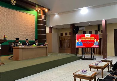 Pascasarjana Universitas Islam Negeri Sultan Aji Muhammad Idris (UINSI) Samarinda menyelenggarakan Kuliah Umum dengan tema “Penyusunan Pedoman Uji Kompetensi Lapangan (Field Study) Pascasarjana UINSI Samarinda”. Kegiatan ini dilaksanakan di Aula Kampus 1 UINSI Samarinda pada Jumat (10/10/2025).